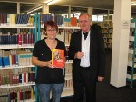 Ein neues Buch für die Bibliothek